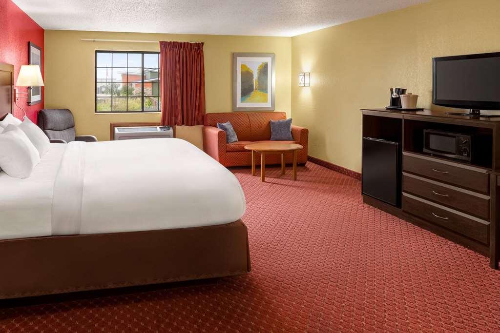 Baymont By Wyndham Cedar Rapids Otel Oda fotoğraf