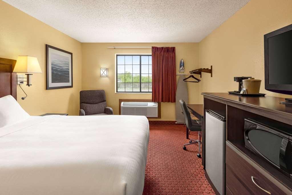 Baymont By Wyndham Cedar Rapids Otel Oda fotoğraf