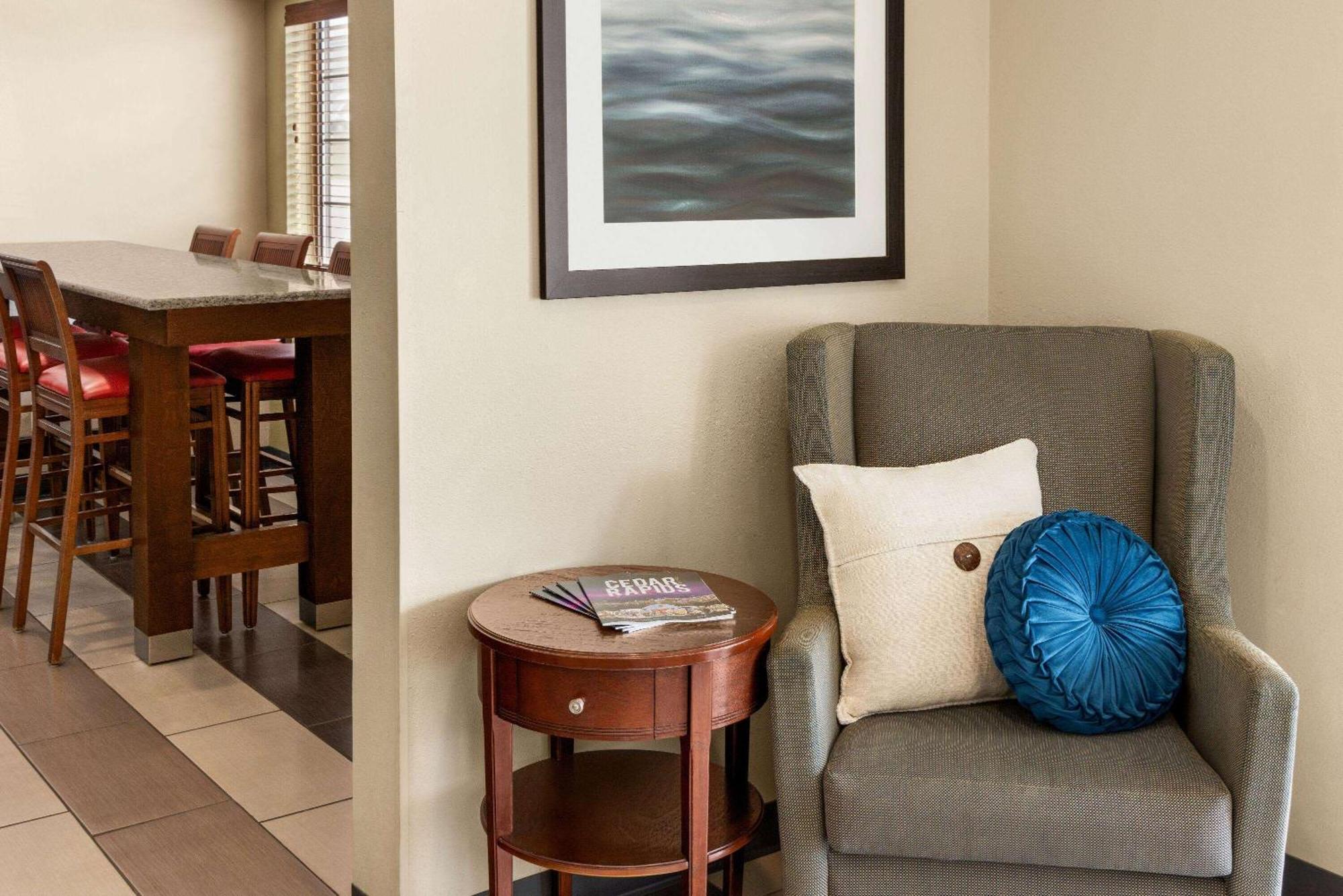Baymont By Wyndham Cedar Rapids Otel Dış mekan fotoğraf