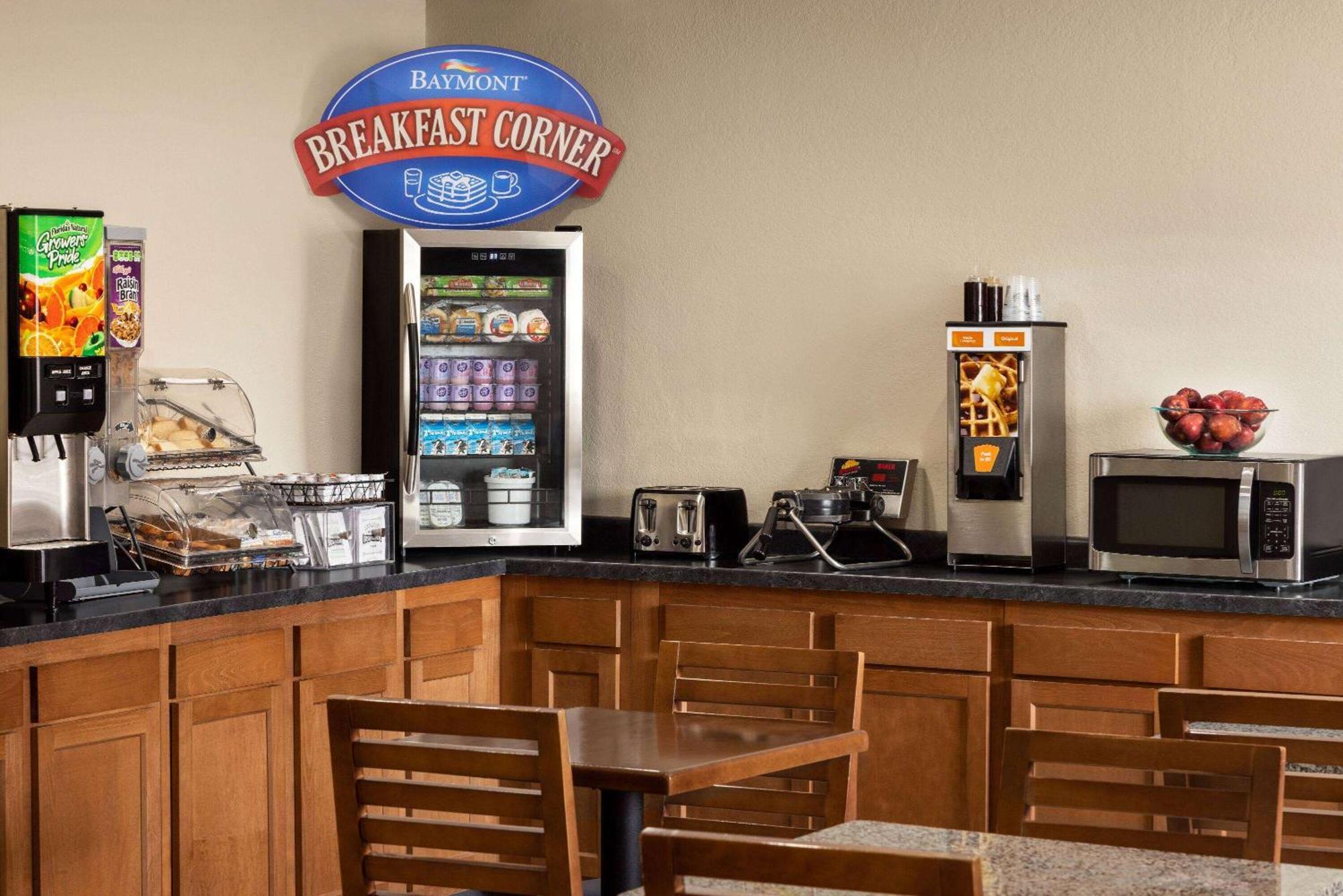 Baymont By Wyndham Cedar Rapids Otel Dış mekan fotoğraf