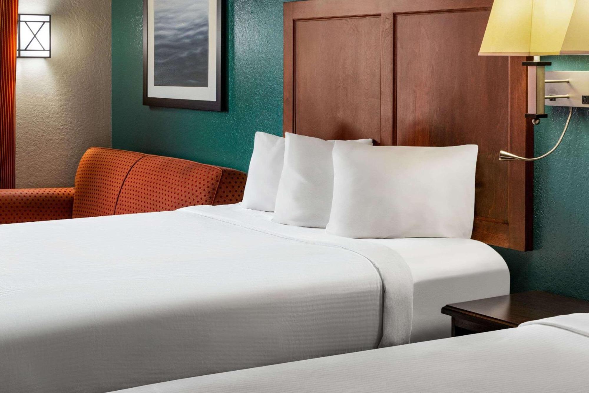 Baymont By Wyndham Cedar Rapids Otel Dış mekan fotoğraf