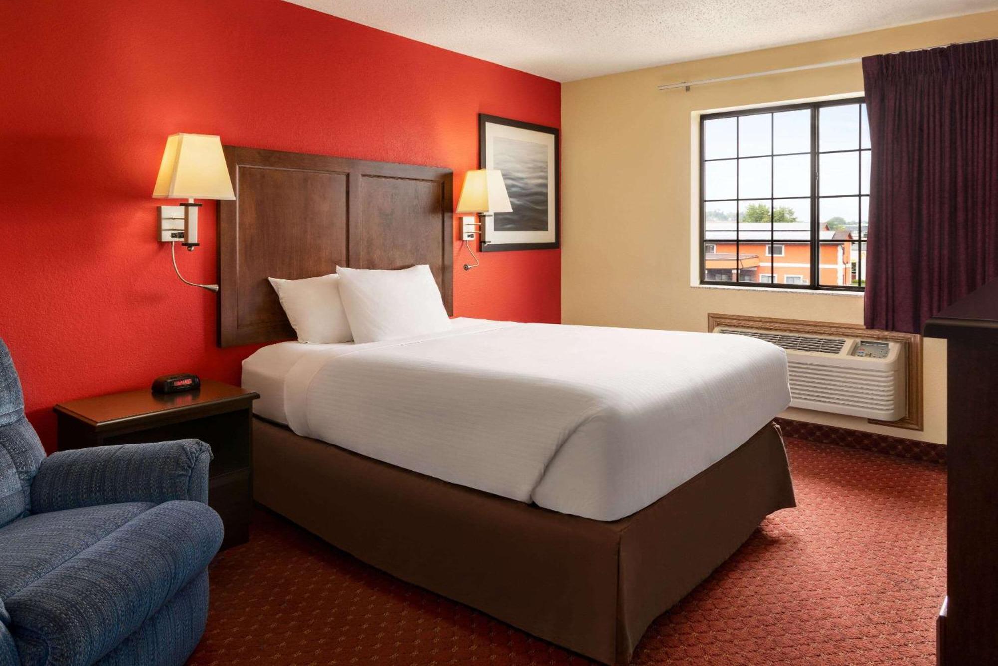 Baymont By Wyndham Cedar Rapids Otel Dış mekan fotoğraf