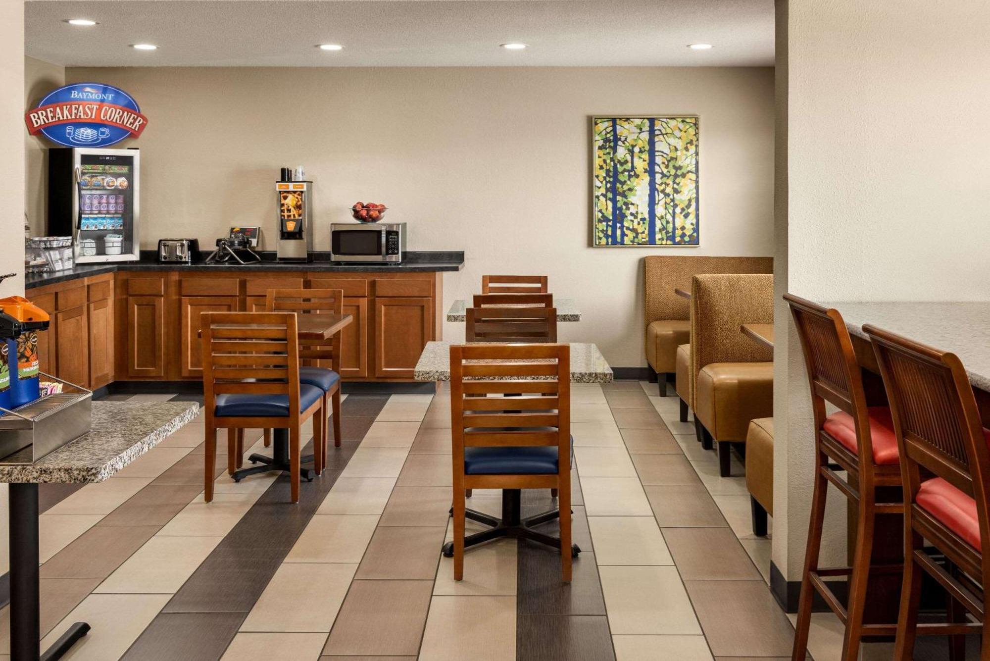 Baymont By Wyndham Cedar Rapids Otel Dış mekan fotoğraf