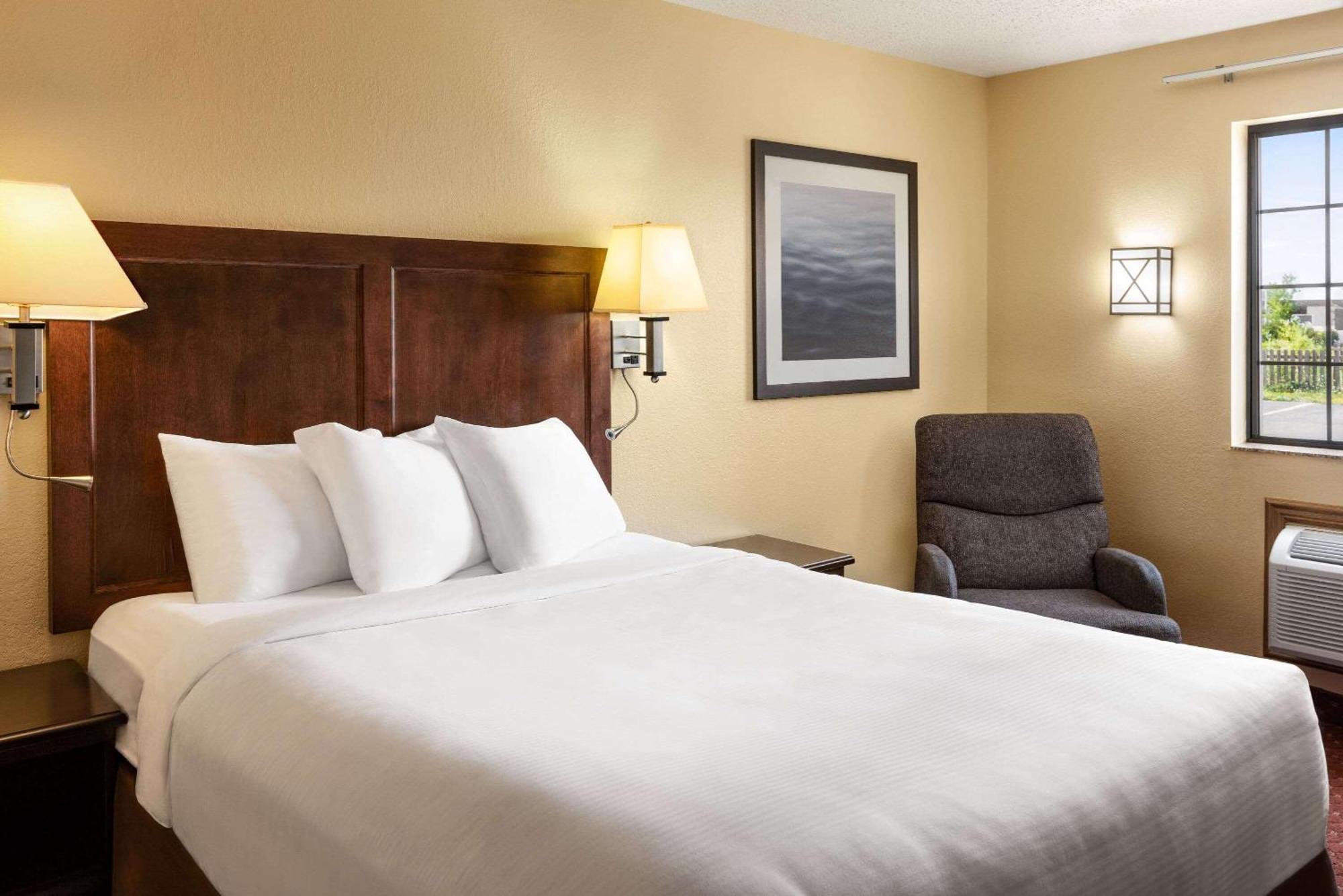 Baymont By Wyndham Cedar Rapids Otel Dış mekan fotoğraf