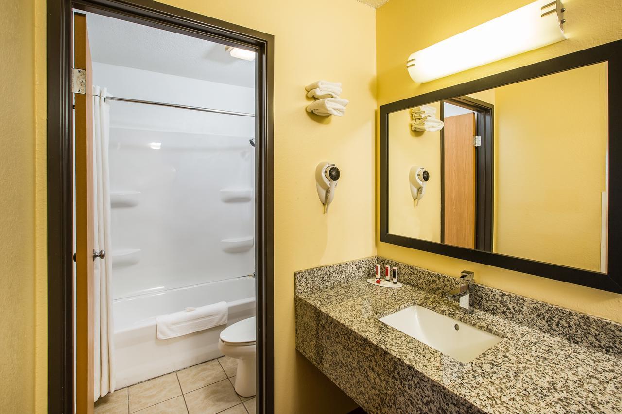 Baymont By Wyndham Cedar Rapids Otel Dış mekan fotoğraf