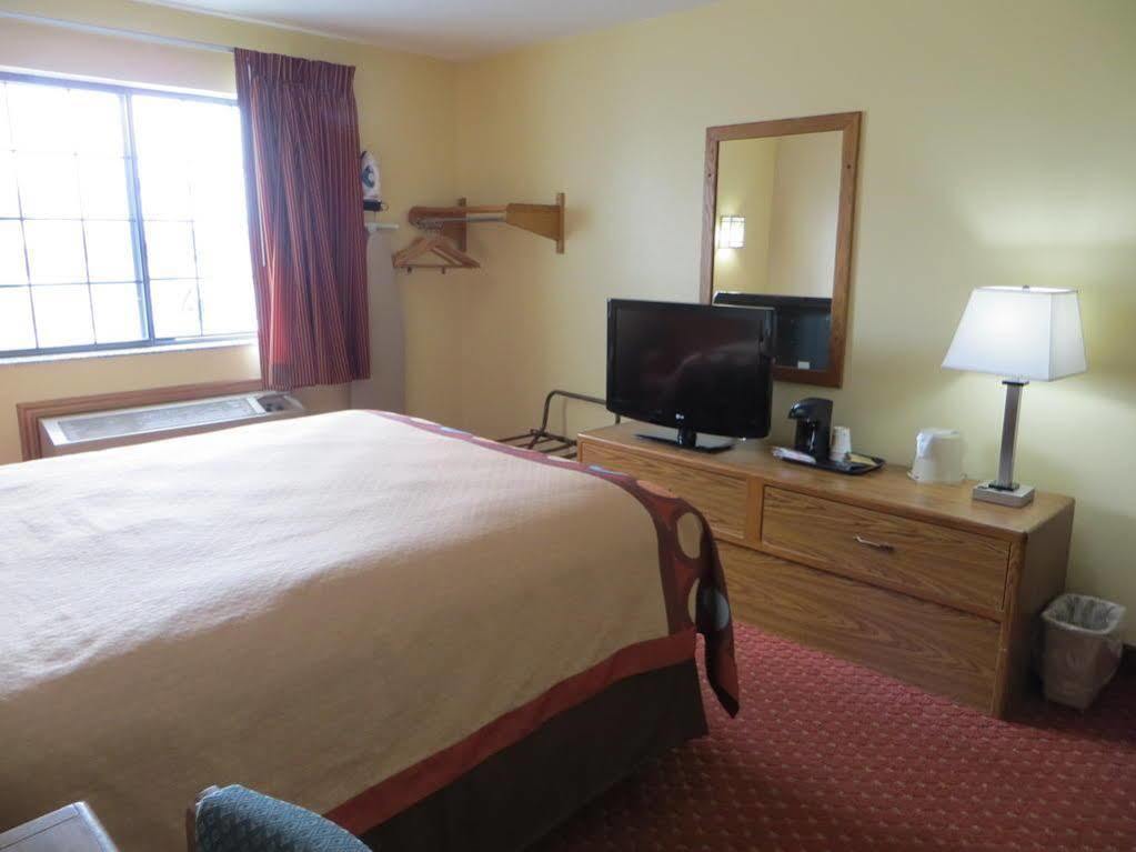 Baymont By Wyndham Cedar Rapids Otel Dış mekan fotoğraf