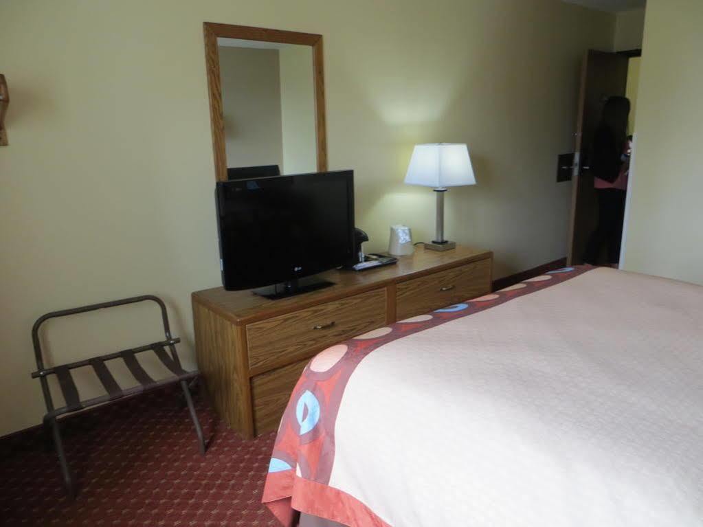 Baymont By Wyndham Cedar Rapids Otel Dış mekan fotoğraf