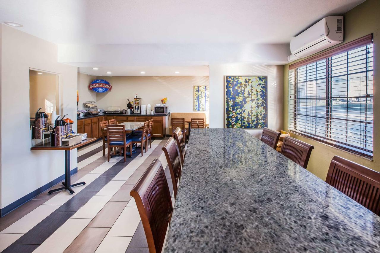 Baymont By Wyndham Cedar Rapids Otel Dış mekan fotoğraf